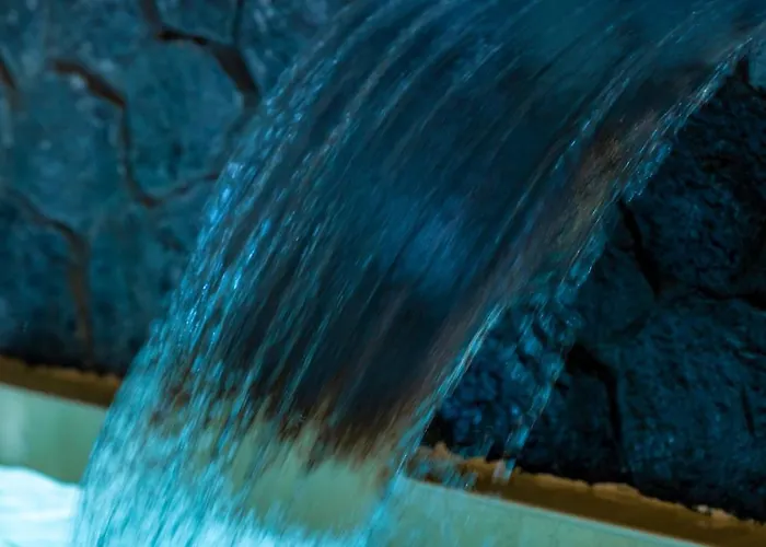 לינה וארוחת בוקר Mperes 3*